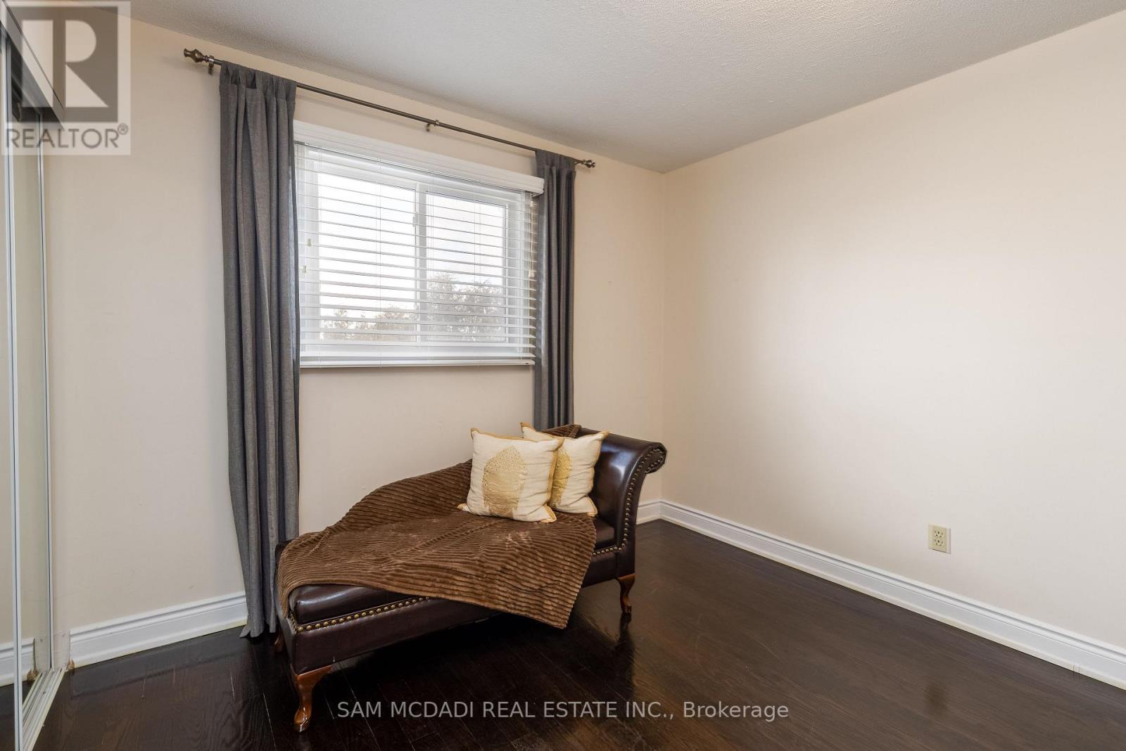 100 Castlehill Road, Brampton (Northwood Park), Ontario  L6X 4C7 - Photo 29 - W12383957