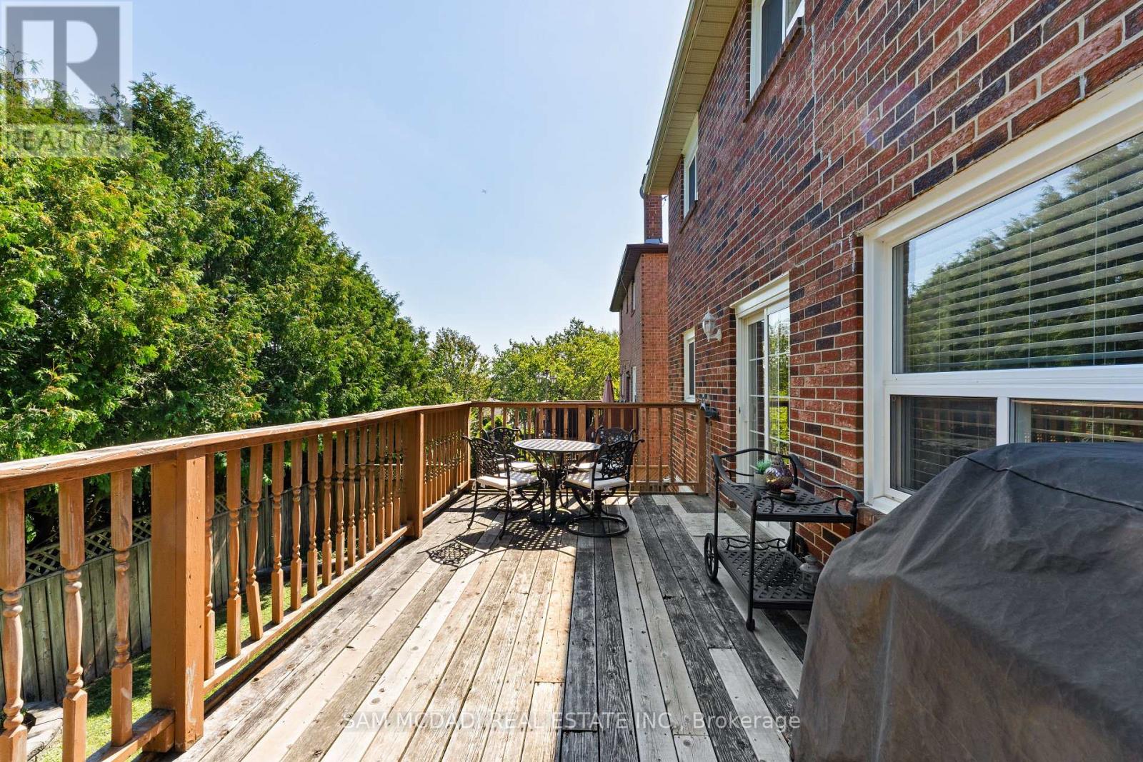 100 Castlehill Road, Brampton (Northwood Park), Ontario  L6X 4C7 - Photo 38 - W12383957