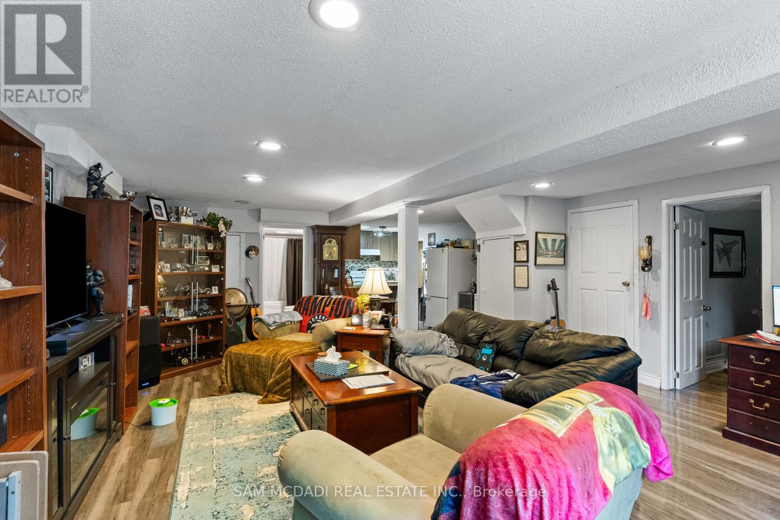 100 Castlehill Road, Brampton (Northwood Park), Ontario  L6X 4C7 - Photo 41 - W12383957