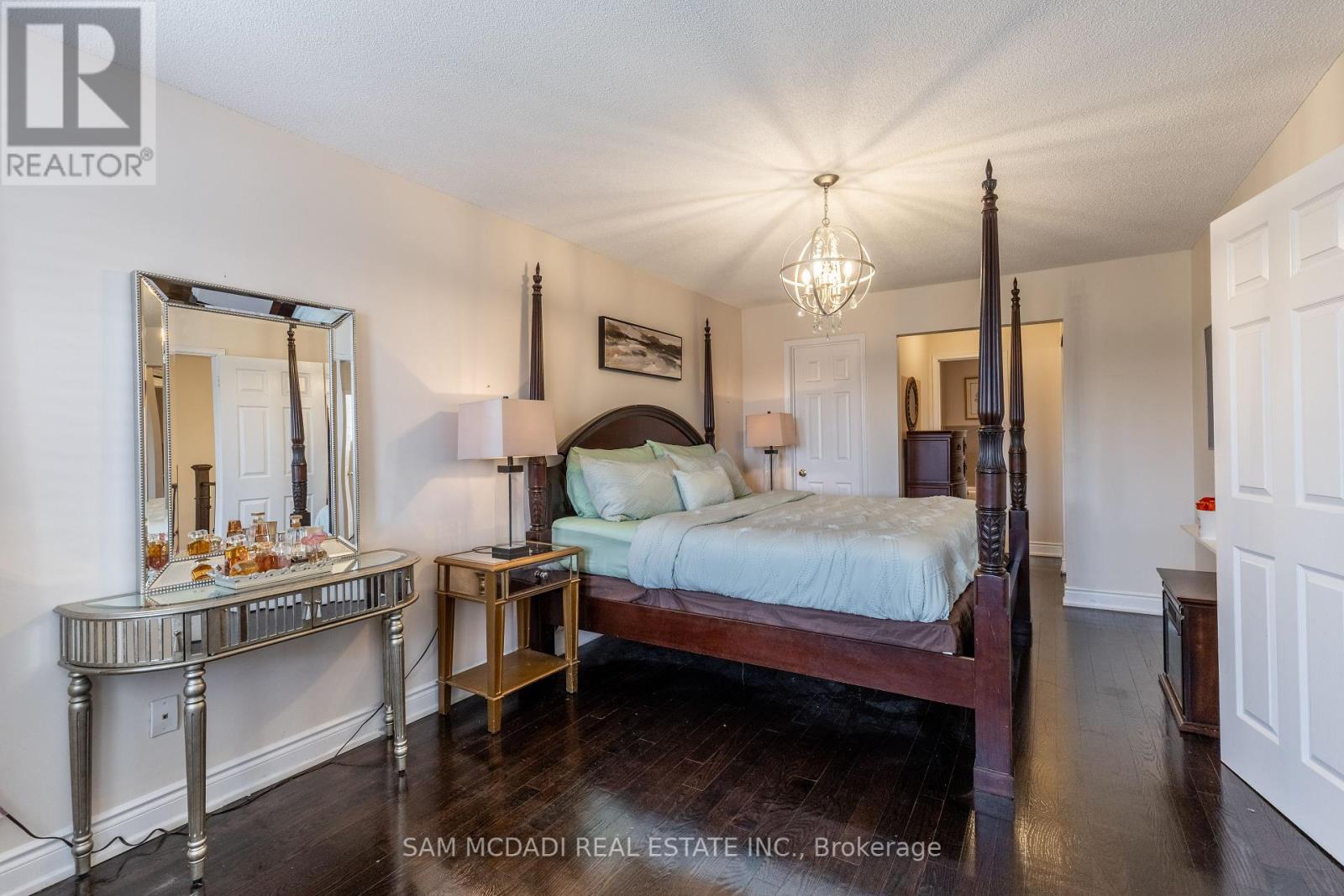 100 Castlehill Road, Brampton (Northwood Park), Ontario  L6X 4C7 - Photo 22 - W12383957