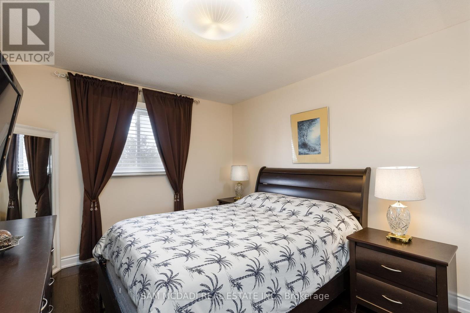 100 Castlehill Road, Brampton (Northwood Park), Ontario  L6X 4C7 - Photo 32 - W12383957