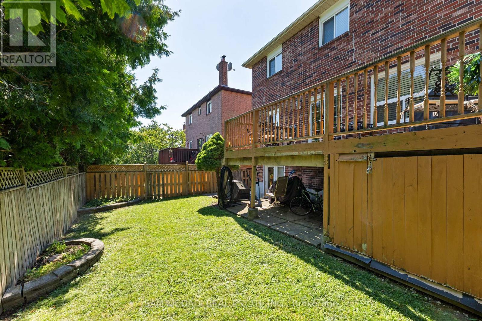 100 Castlehill Road, Brampton (Northwood Park), Ontario  L6X 4C7 - Photo 36 - W12383957