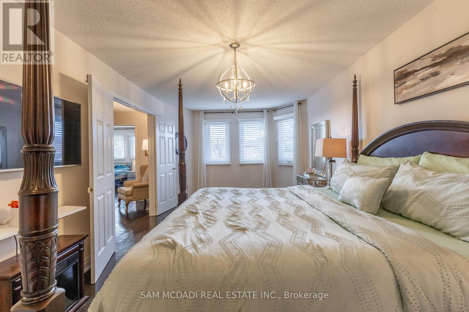 100 Castlehill Road, Brampton (Northwood Park), Ontario  L6X 4C7 - Photo 23 - W12383957
