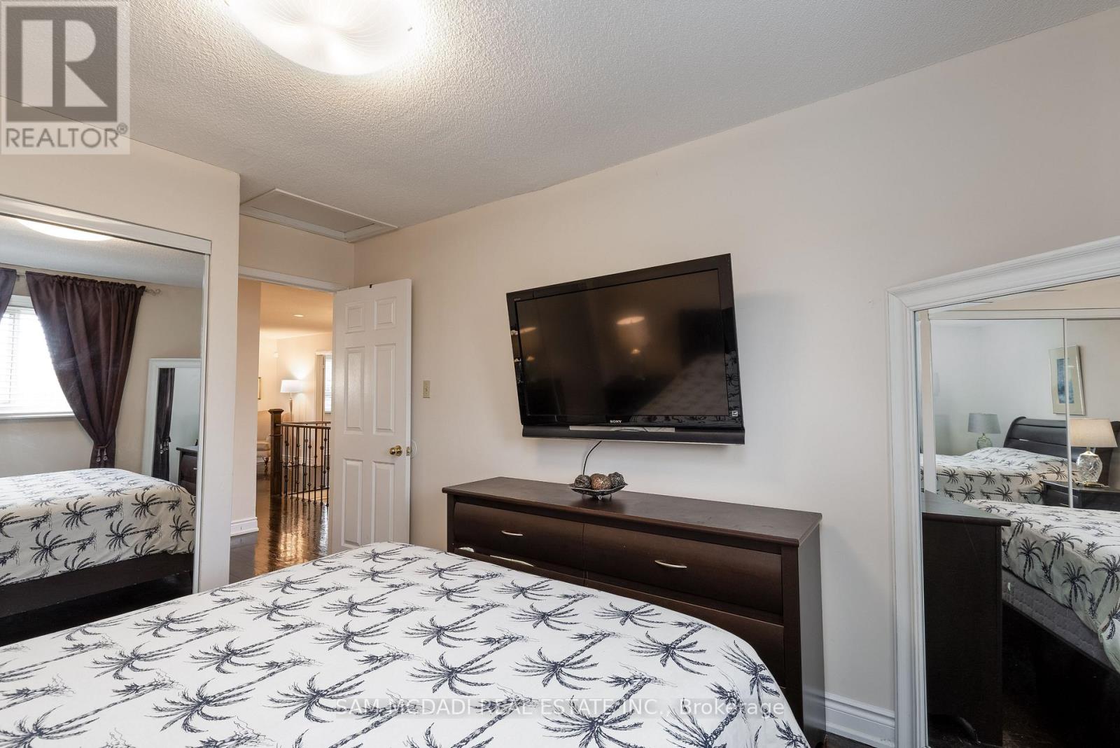 100 Castlehill Road, Brampton (Northwood Park), Ontario  L6X 4C7 - Photo 33 - W12383957