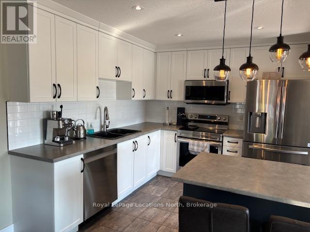 2 Foley Crescent, Collingwood, Ontario  L9Y 3B7 - Photo 3 - S12384779