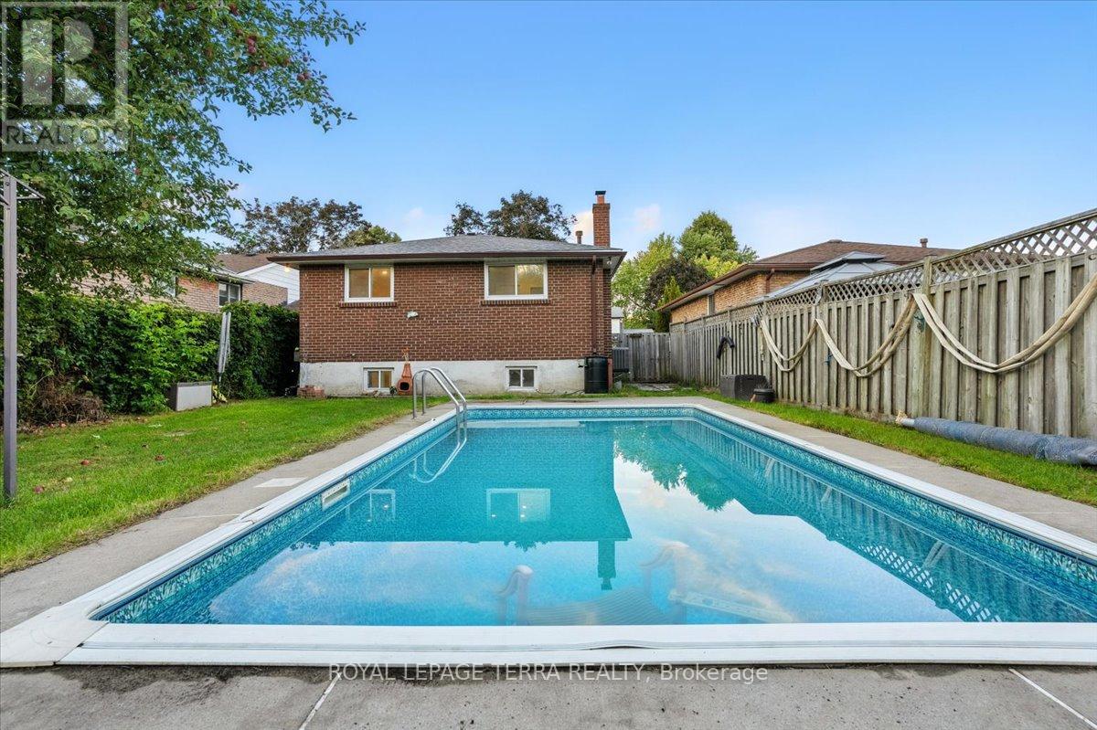 Property at 1382 FUNDY STREET image 2
