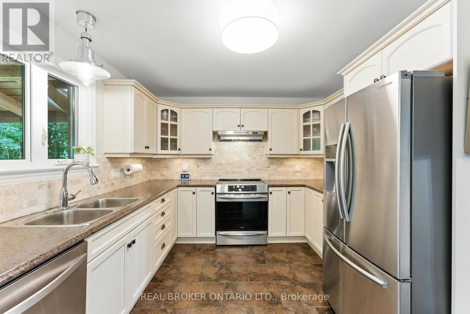 1768 Coleman Crescent, North Dundas, Ontario  K0E 1S0 - Photo 14 - X12384709