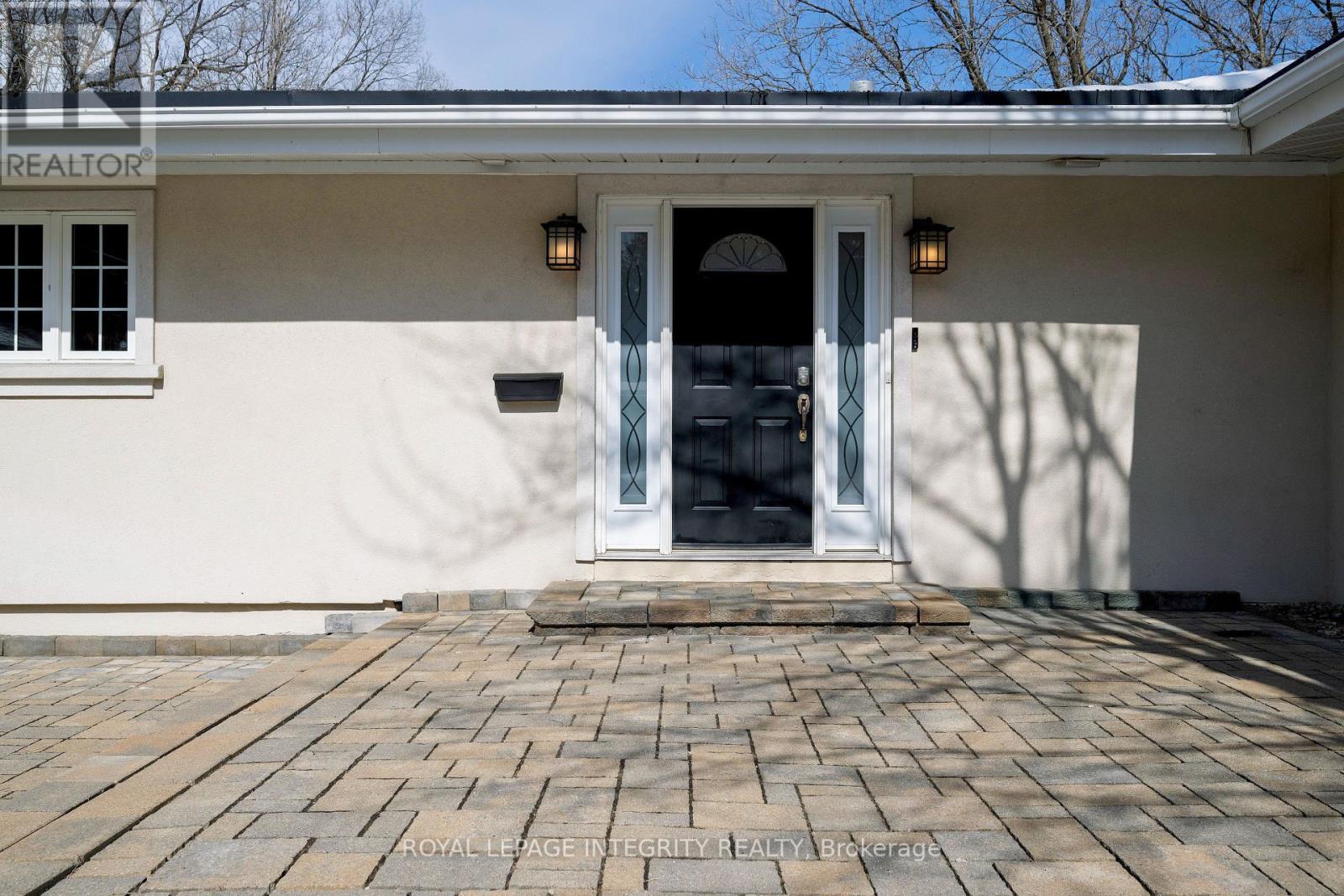 3 Briarcliffe Drive, Ottawa, Ontario  K1J 6E3 - Photo 7 - X12384758