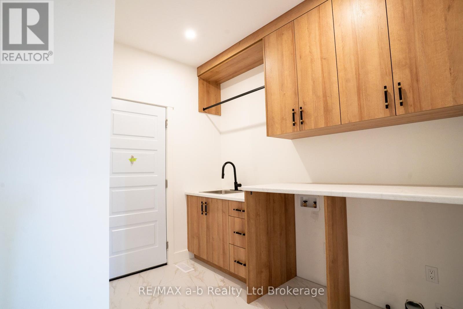 88 Herb Street, Norwich, Ontario  N0J 1P0 - Photo 11 - X12384765