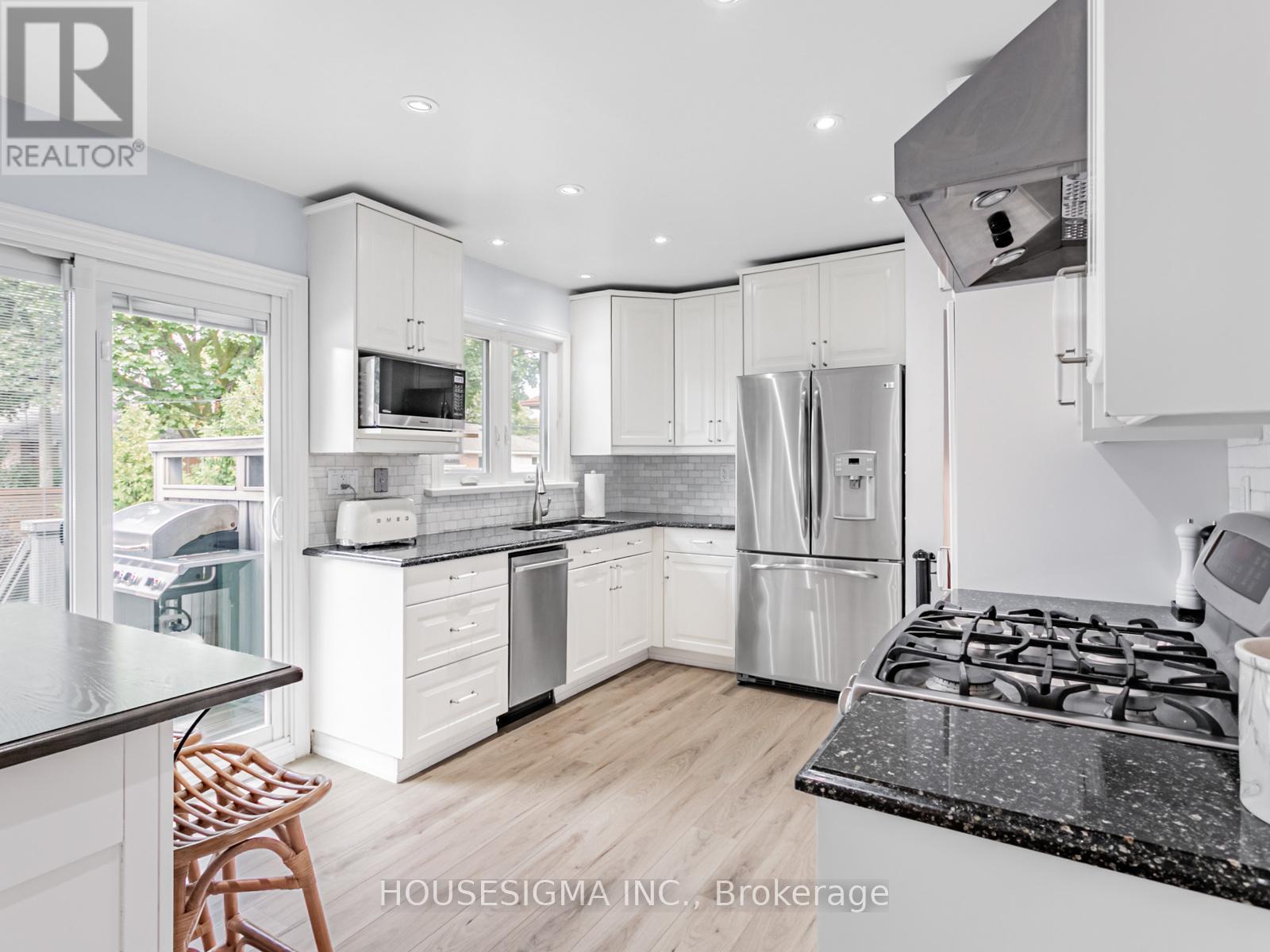 72 Ludstone Drive, Toronto (Willowridge-Martingrove-Richview), Ontario  M9R 2J3 - Photo 12 - W12384614