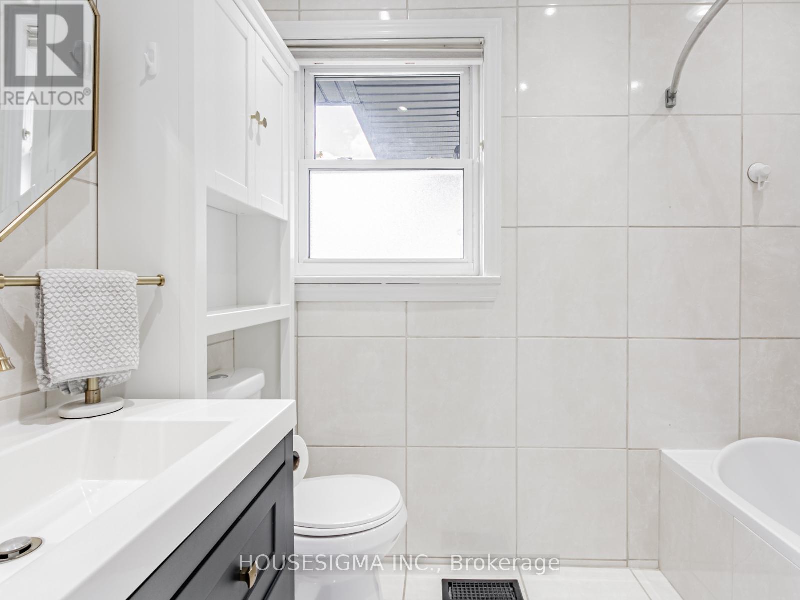 72 Ludstone Drive, Toronto (Willowridge-Martingrove-Richview), Ontario  M9R 2J3 - Photo 17 - W12384614