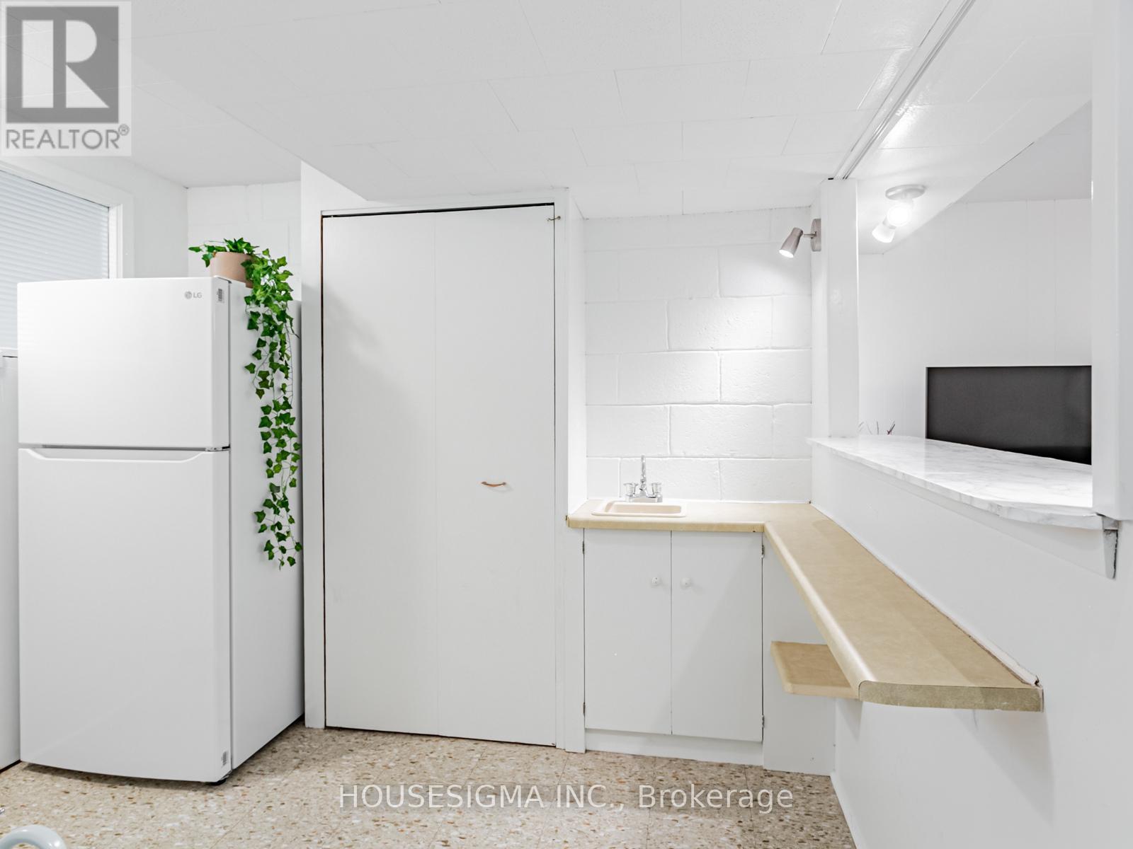 72 Ludstone Drive, Toronto (Willowridge-Martingrove-Richview), Ontario  M9R 2J3 - Photo 20 - W12384614