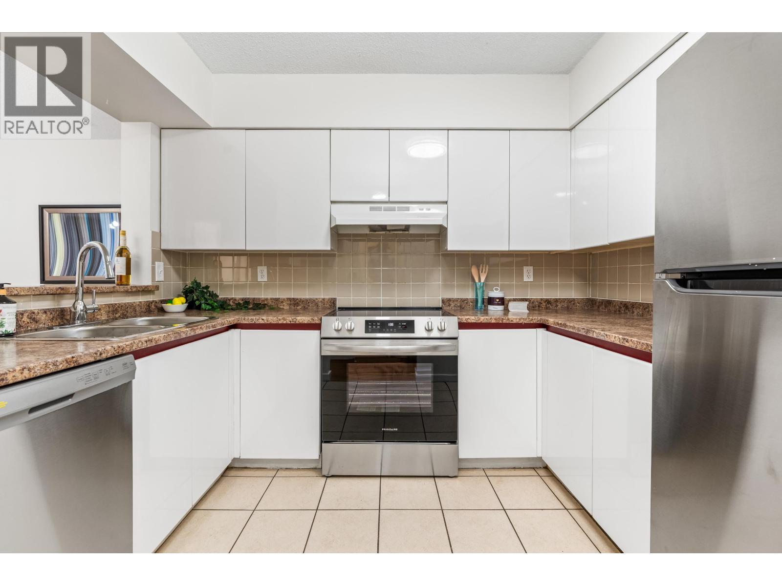 202 1771 Nelson Street, Vancouver, British Columbia  V6G 1M6 - Photo 2 - R3043099