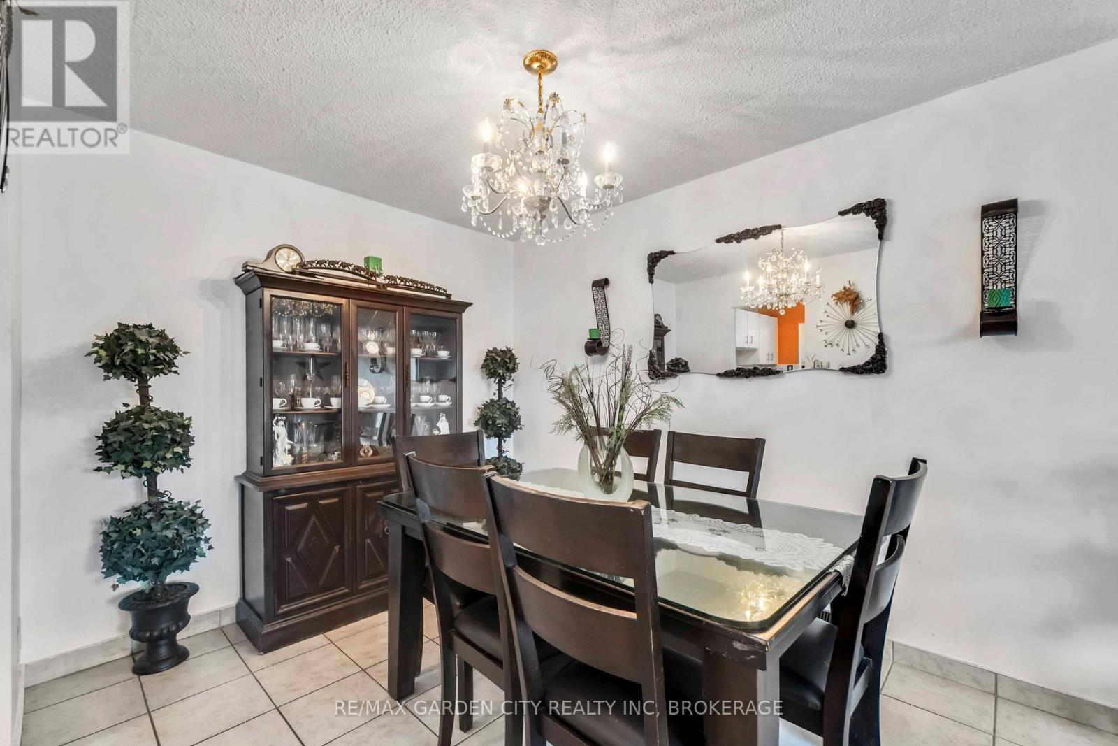 202 - 4692 Crysler Avenue, Niagara Falls, Ontario L2E 3V8 - Photo 17 - X12384741