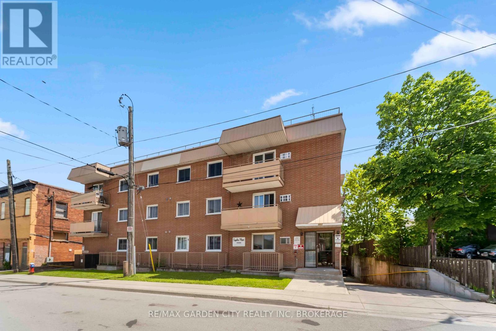 202 - 4692 Crysler Avenue, Niagara Falls, Ontario L2E 3V8 - Photo 3 - X12384741
