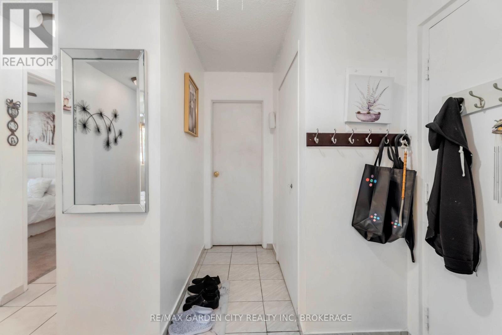 202 - 4692 Crysler Avenue, Niagara Falls, Ontario L2E 3V8 - Photo 6 - X12384741