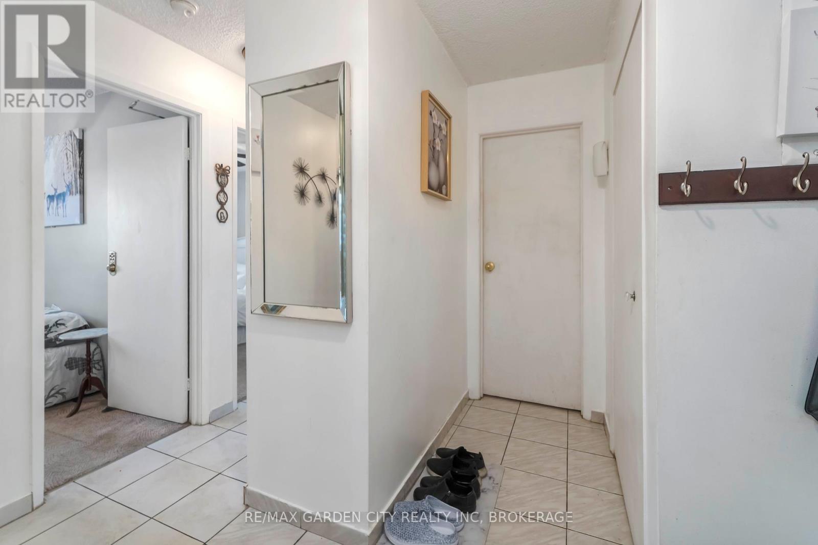 202 - 4692 Crysler Avenue, Niagara Falls, Ontario L2E 3V8 - Photo 7 - X12384741