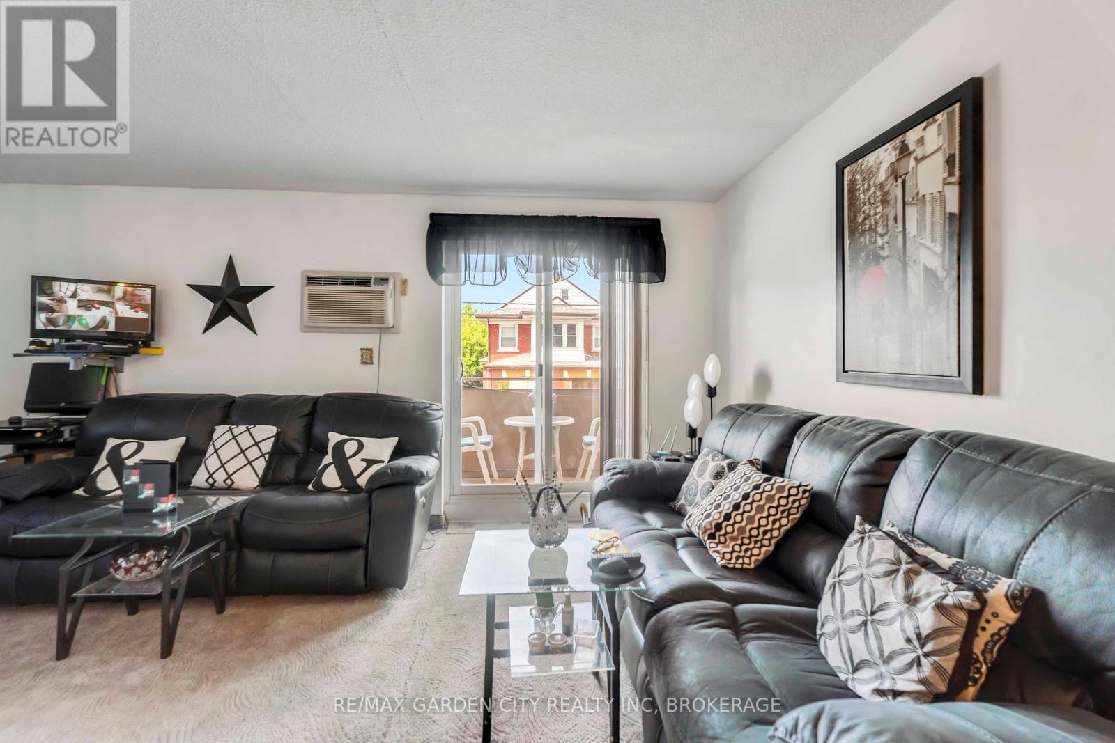 202 - 4692 Crysler Avenue, Niagara Falls, Ontario L2E 3V8 - Photo 8 - X12384741