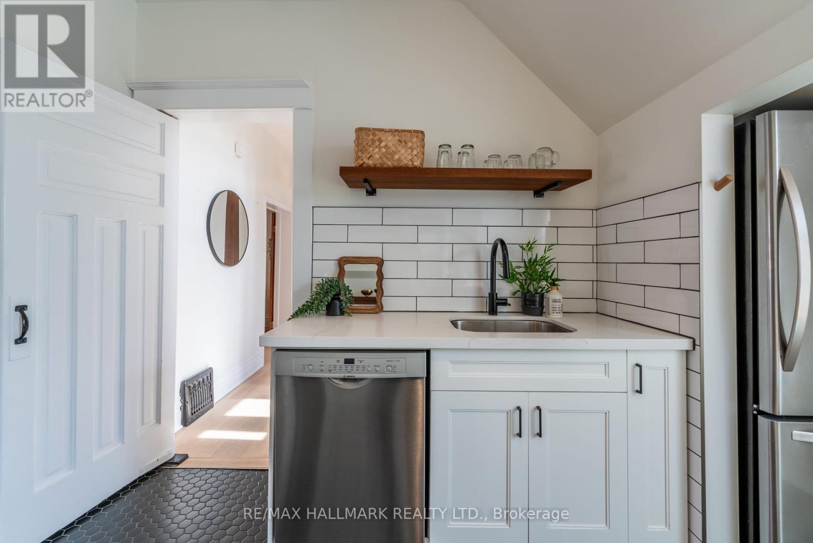 120 Cameron Street N, Kitchener, Ontario  N2H 3A7 - Photo 14 - X12384618