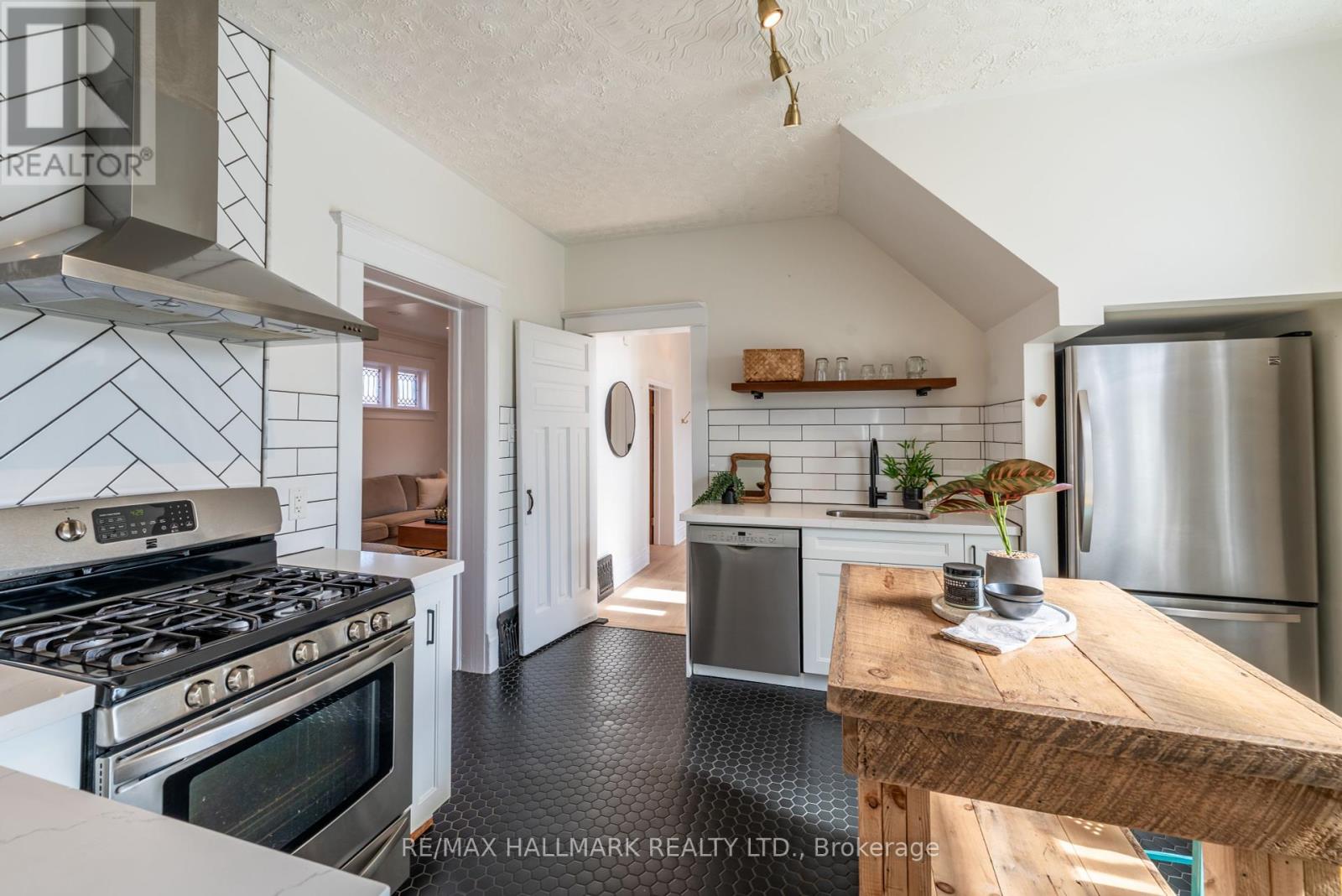 120 Cameron Street N, Kitchener, Ontario  N2H 3A7 - Photo 17 - X12384618