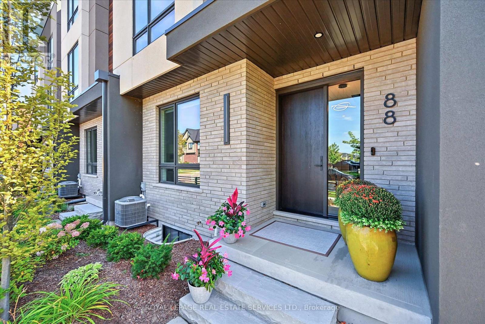 88 Moody Street, Pelham, Ontario  L3E 0B3 - Photo 3 - X12384651