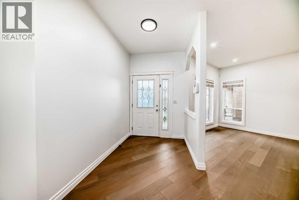 Property at 18 West Cedar Place SW image 3