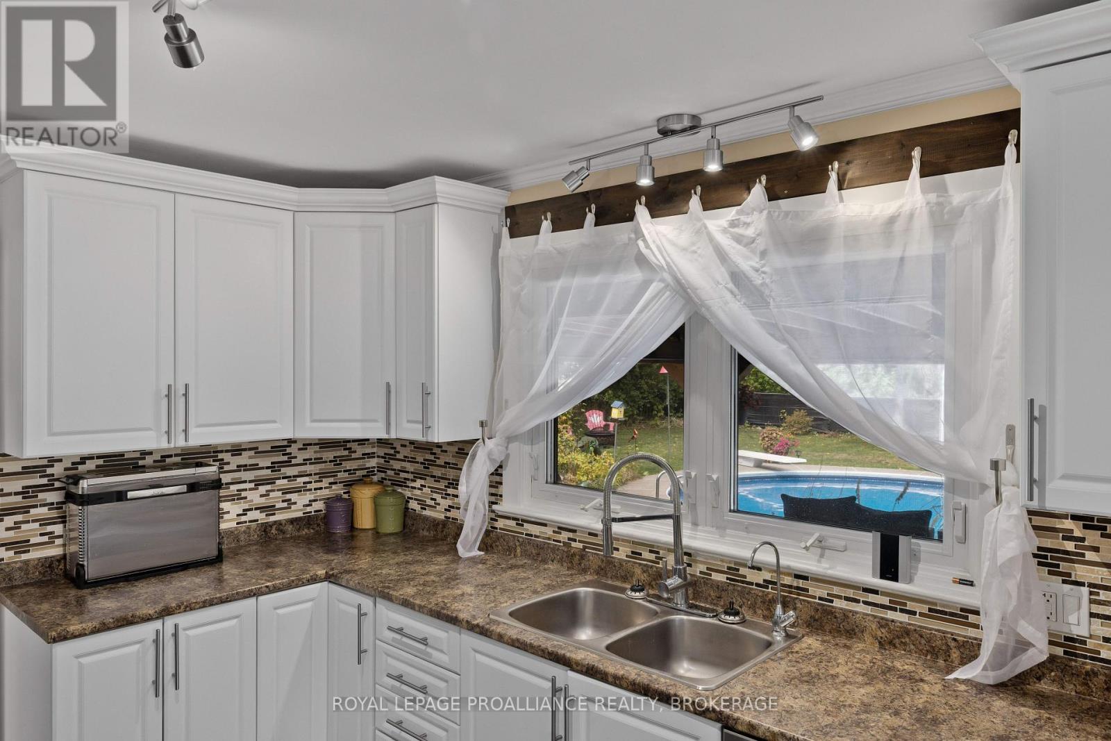 145 Bridge Street W, Greater Napanee, Ontario  K7R 2E1 - Photo 14 - X12384808