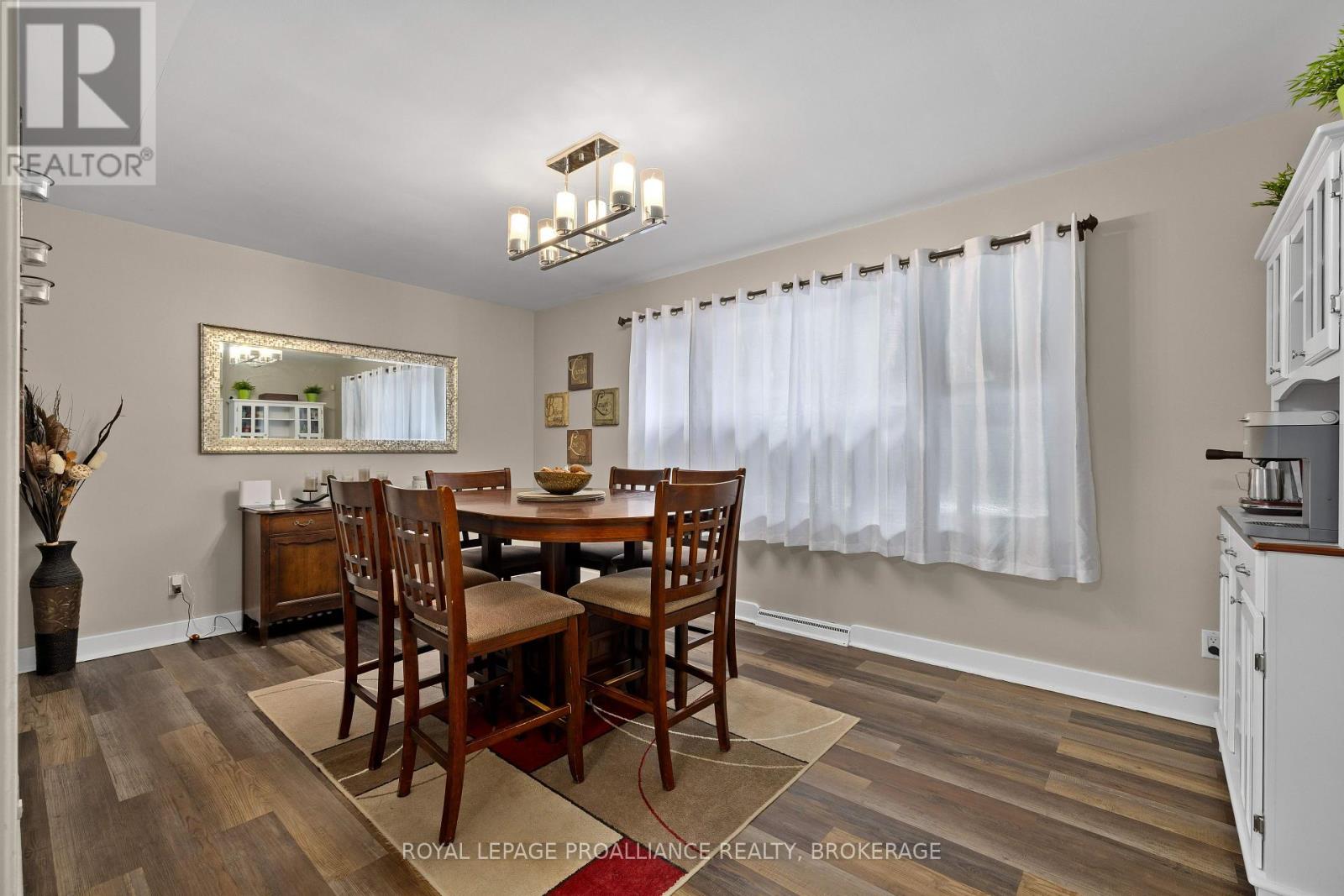 145 Bridge Street W, Greater Napanee, Ontario  K7R 2E1 - Photo 8 - X12384808