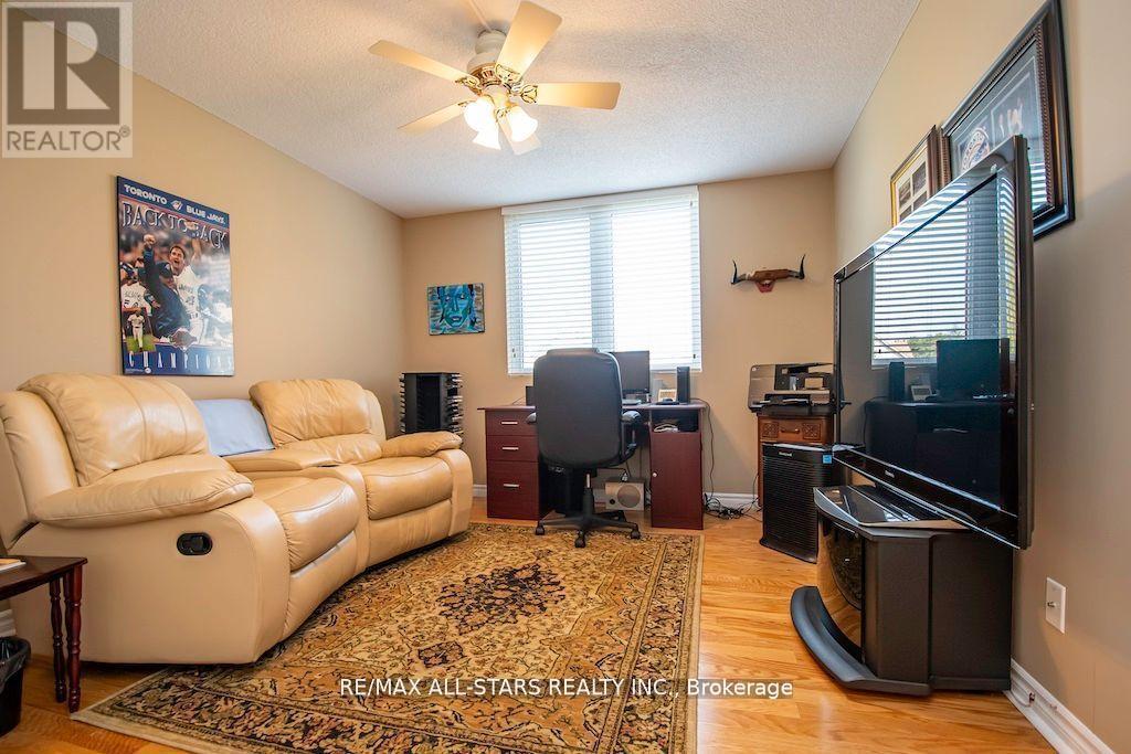 305 - 51 Rivermill Boulevard, Kawartha Lakes, Ontario  K9V 6E8 - Photo 18 - X12384929