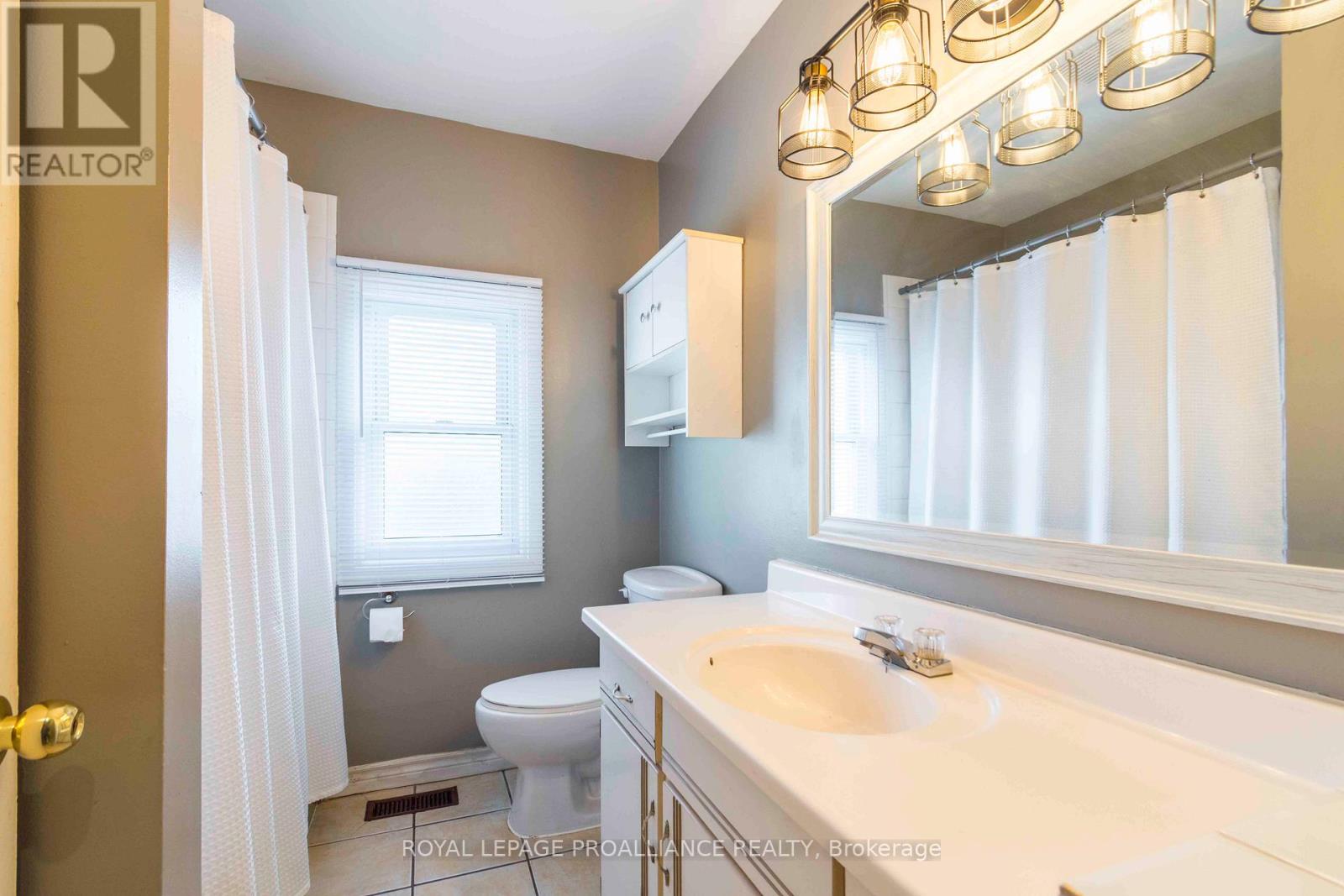 23 Anna Court, Quinte West, Ontario  K8V 5Y4 - Photo 12 - X12384956