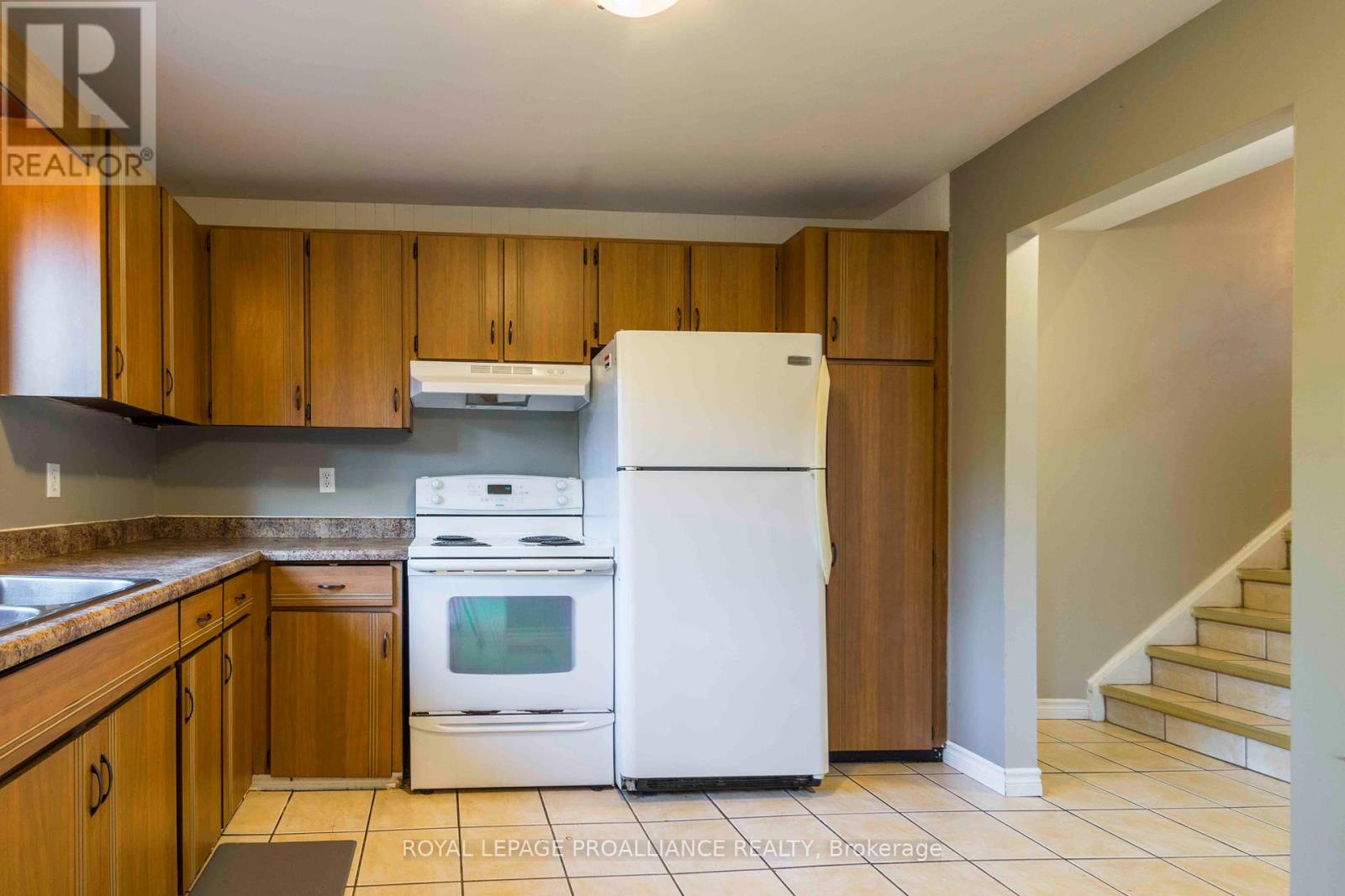 23 Anna Court, Quinte West, Ontario  K8V 5Y4 - Photo 6 - X12384956