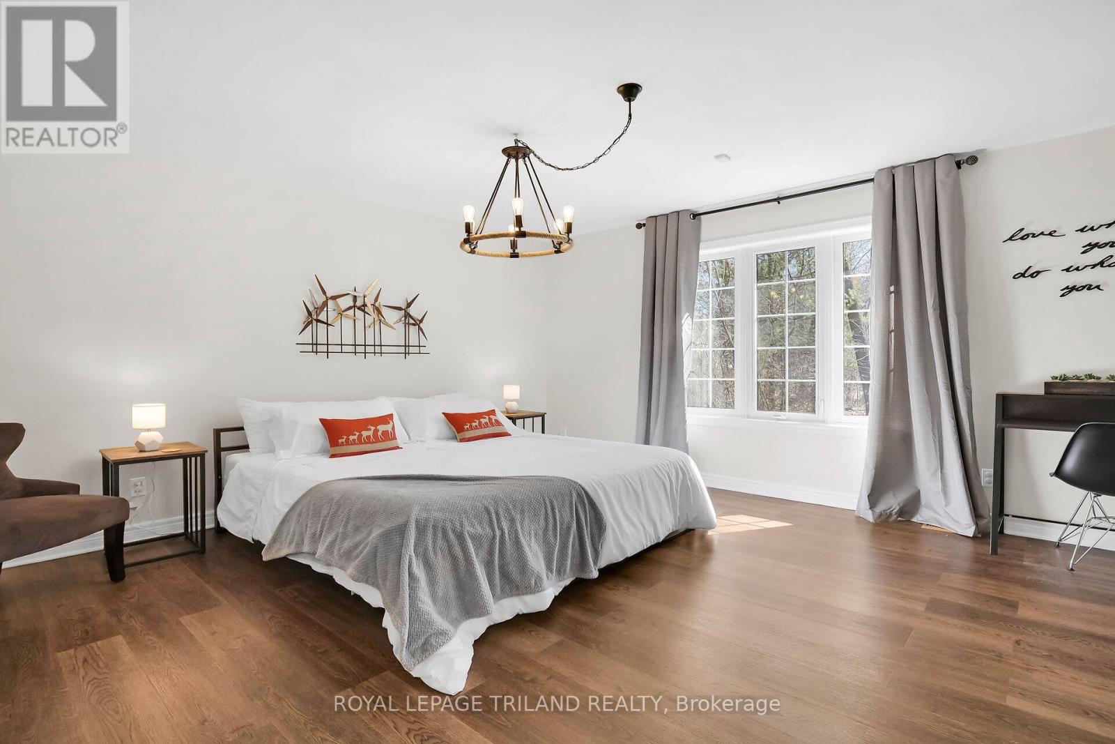 9945 Riverview Road, Lambton Shores, Ontario  N0M 1T0 - Photo 11 - X12384801