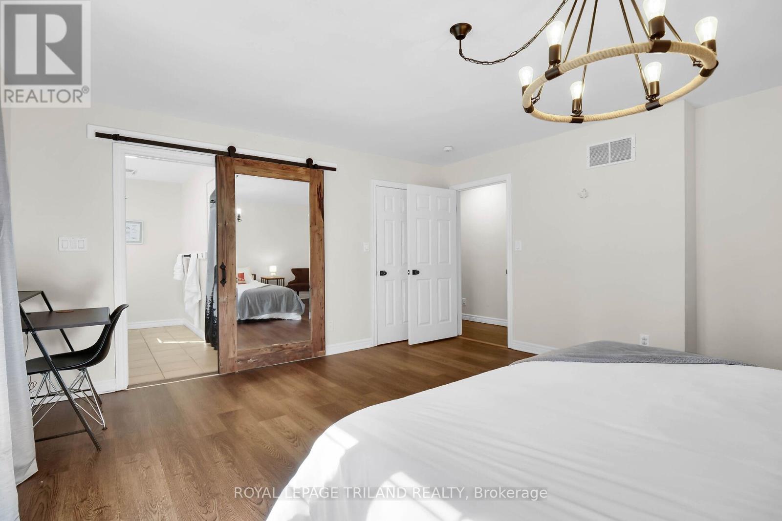 9945 Riverview Road, Lambton Shores, Ontario  N0M 1T0 - Photo 12 - X12384801