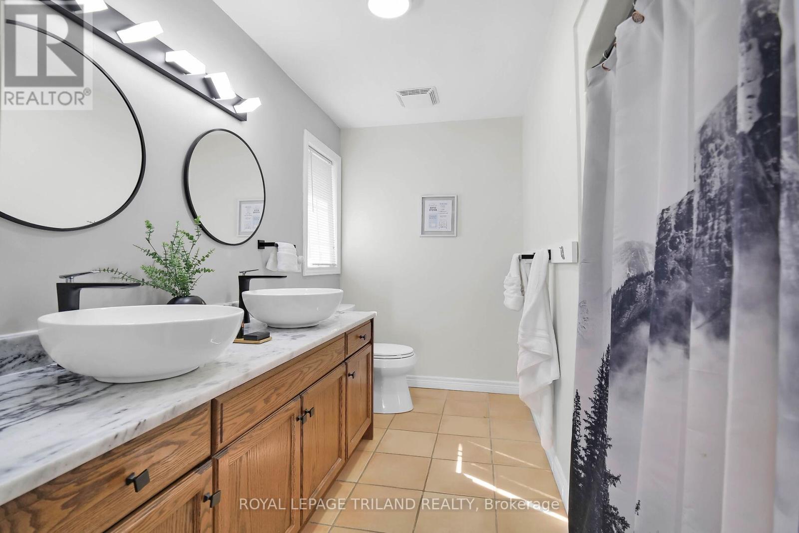 9945 Riverview Road, Lambton Shores, Ontario  N0M 1T0 - Photo 13 - X12384801