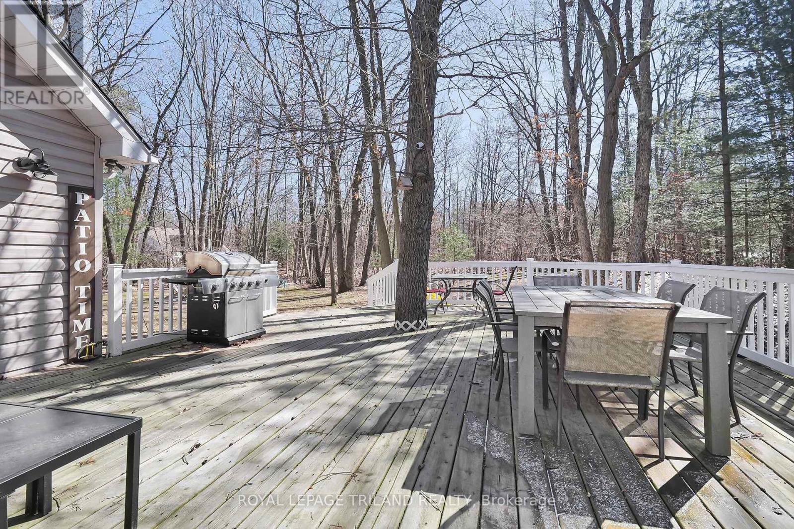 9945 Riverview Road, Lambton Shores, Ontario  N0M 1T0 - Photo 23 - X12384801