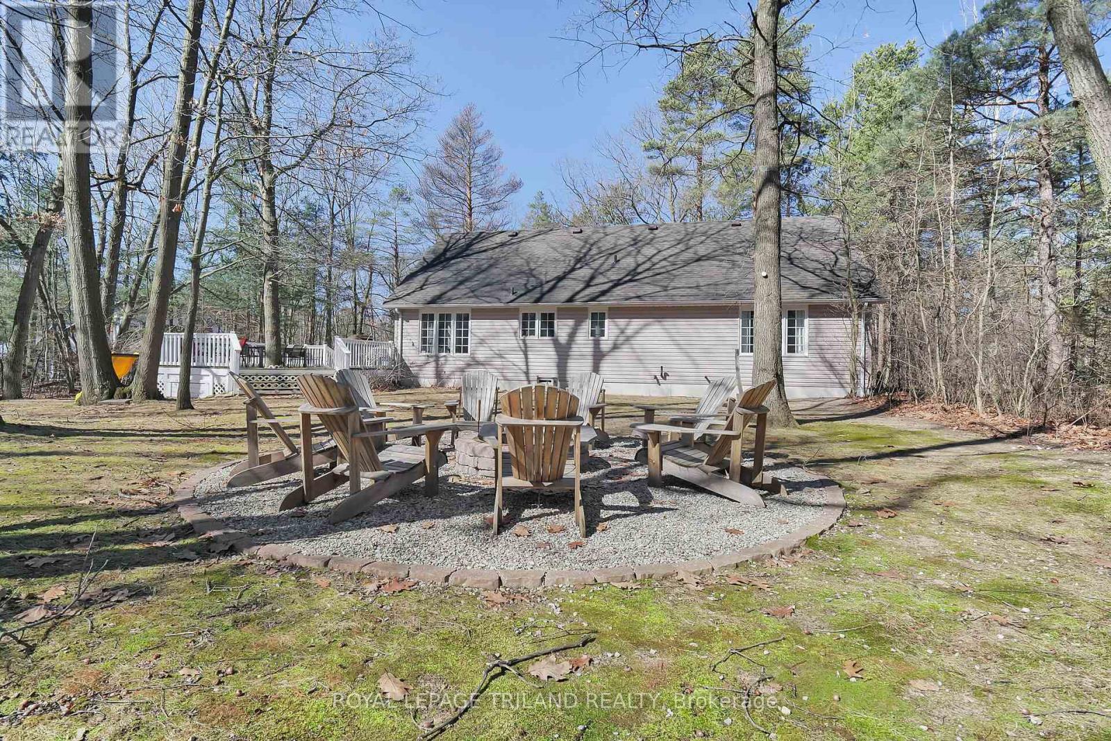 9945 Riverview Road, Lambton Shores, Ontario  N0M 1T0 - Photo 25 - X12384801