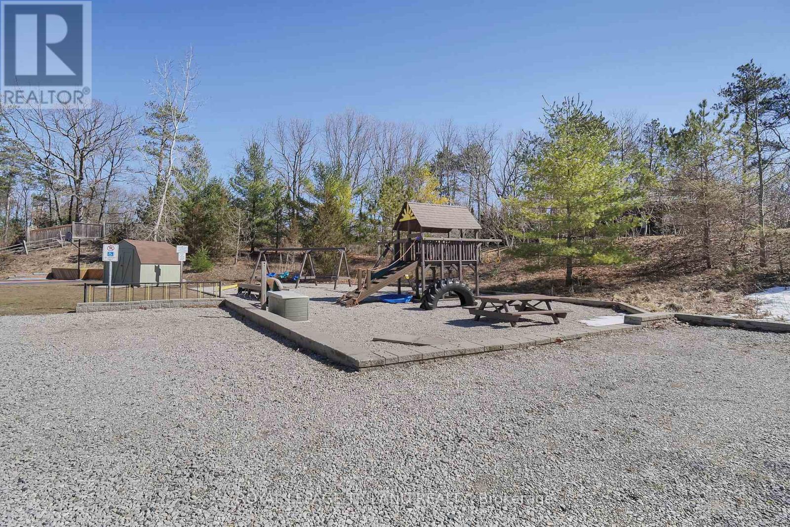 9945 Riverview Road, Lambton Shores, Ontario  N0M 1T0 - Photo 30 - X12384801