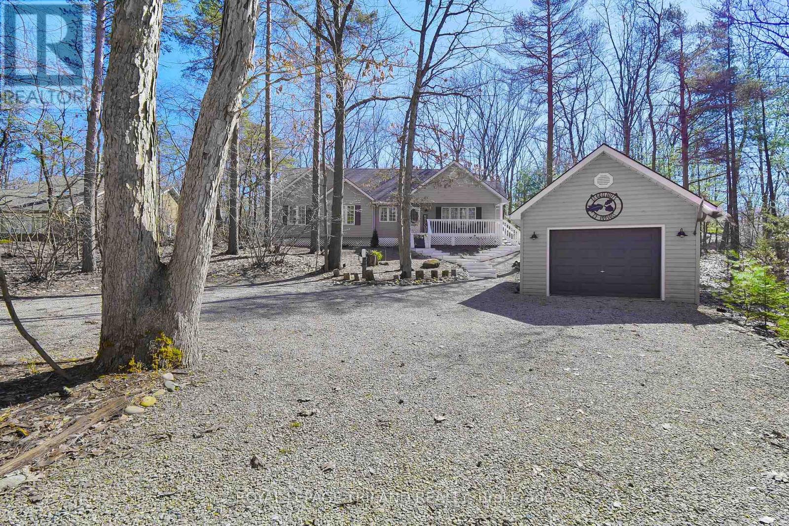 9945 Riverview Road, Lambton Shores, Ontario  N0M 1T0 - Photo 38 - X12384801