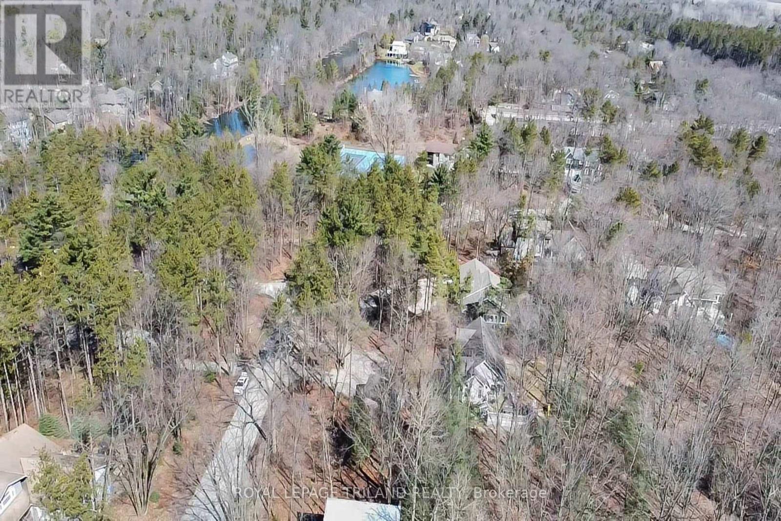 9945 Riverview Road, Lambton Shores, Ontario  N0M 1T0 - Photo 39 - X12384801