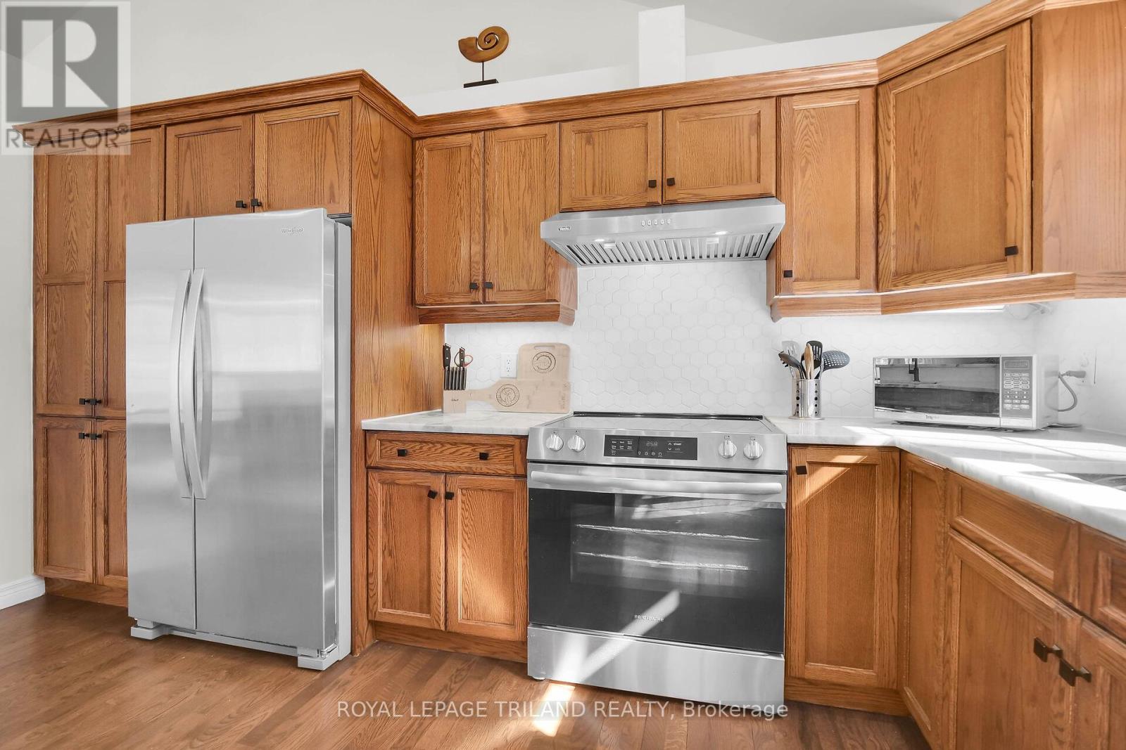 9945 Riverview Road, Lambton Shores, Ontario  N0M 1T0 - Photo 9 - X12384801