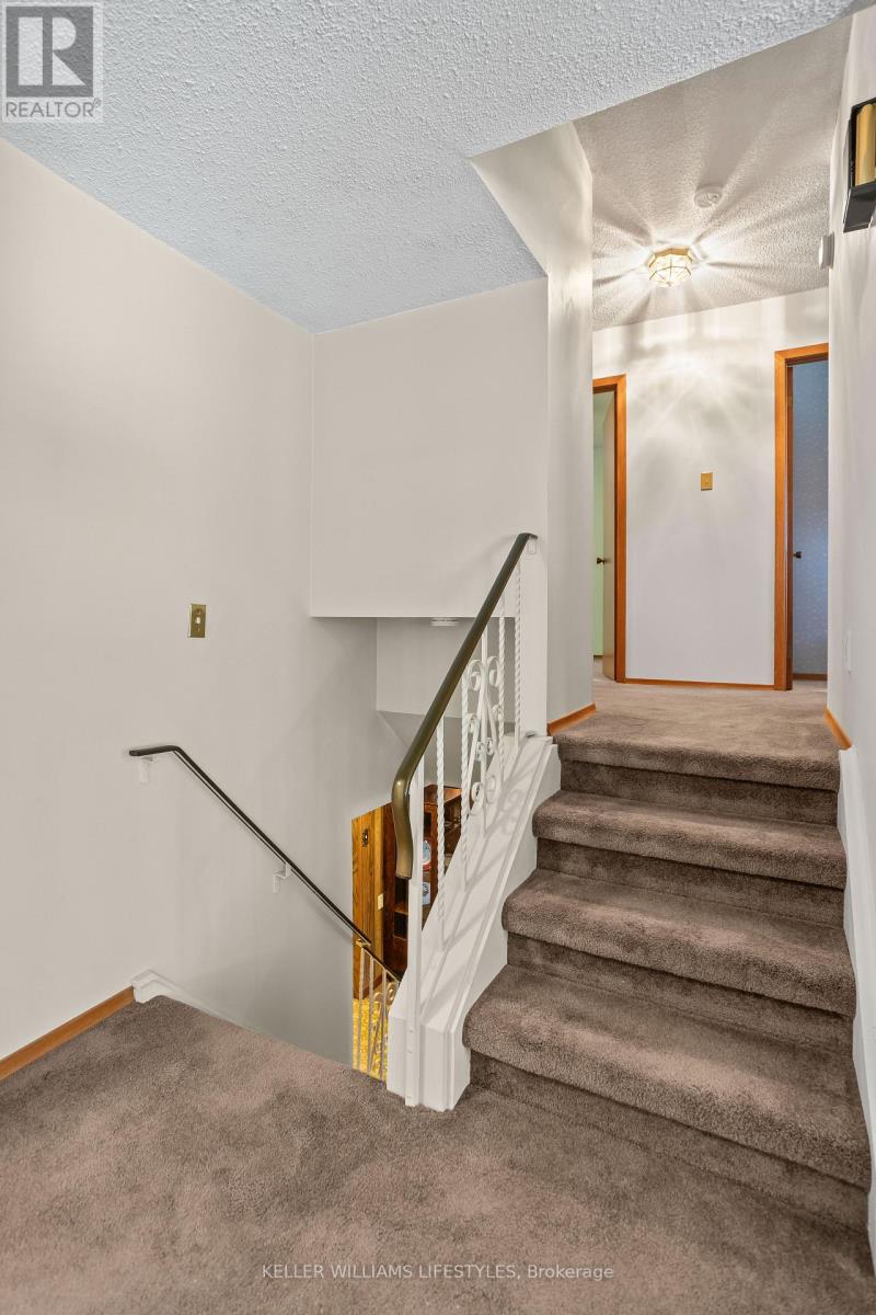 195 Queen Street, North Middlesex (Ailsa Craig), Ontario  N0M 1A0 - Photo 15 - X12384805