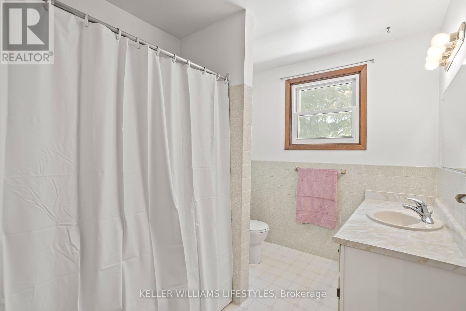 195 Queen Street, North Middlesex (Ailsa Craig), Ontario  N0M 1A0 - Photo 21 - X12384805