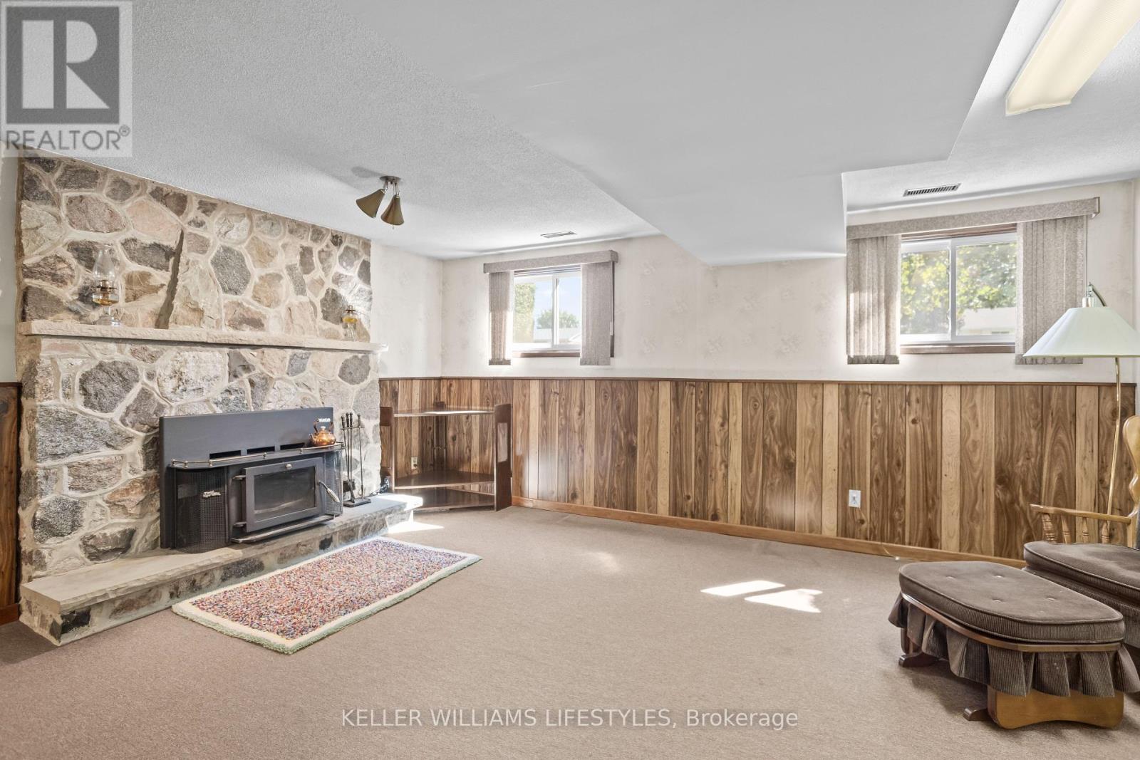 195 Queen Street, North Middlesex (Ailsa Craig), Ontario  N0M 1A0 - Photo 22 - X12384805