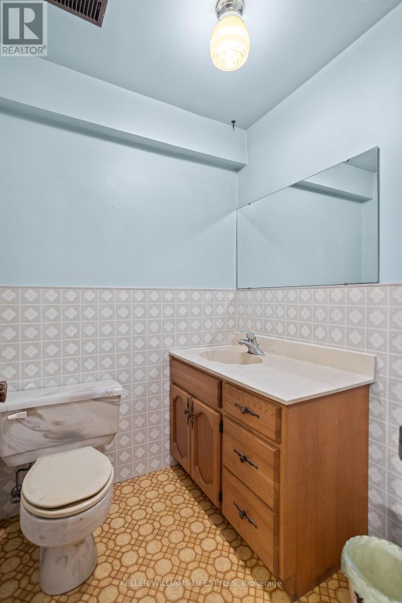 195 Queen Street, North Middlesex (Ailsa Craig), Ontario  N0M 1A0 - Photo 25 - X12384805