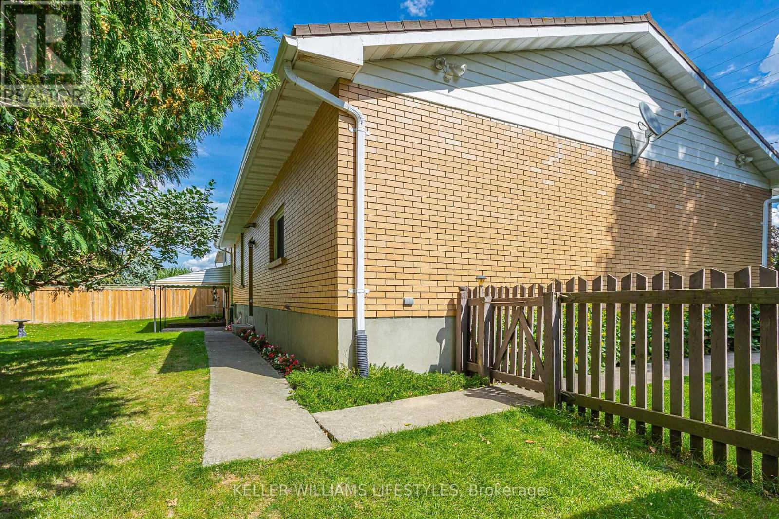 195 Queen Street, North Middlesex (Ailsa Craig), Ontario  N0M 1A0 - Photo 34 - X12384805