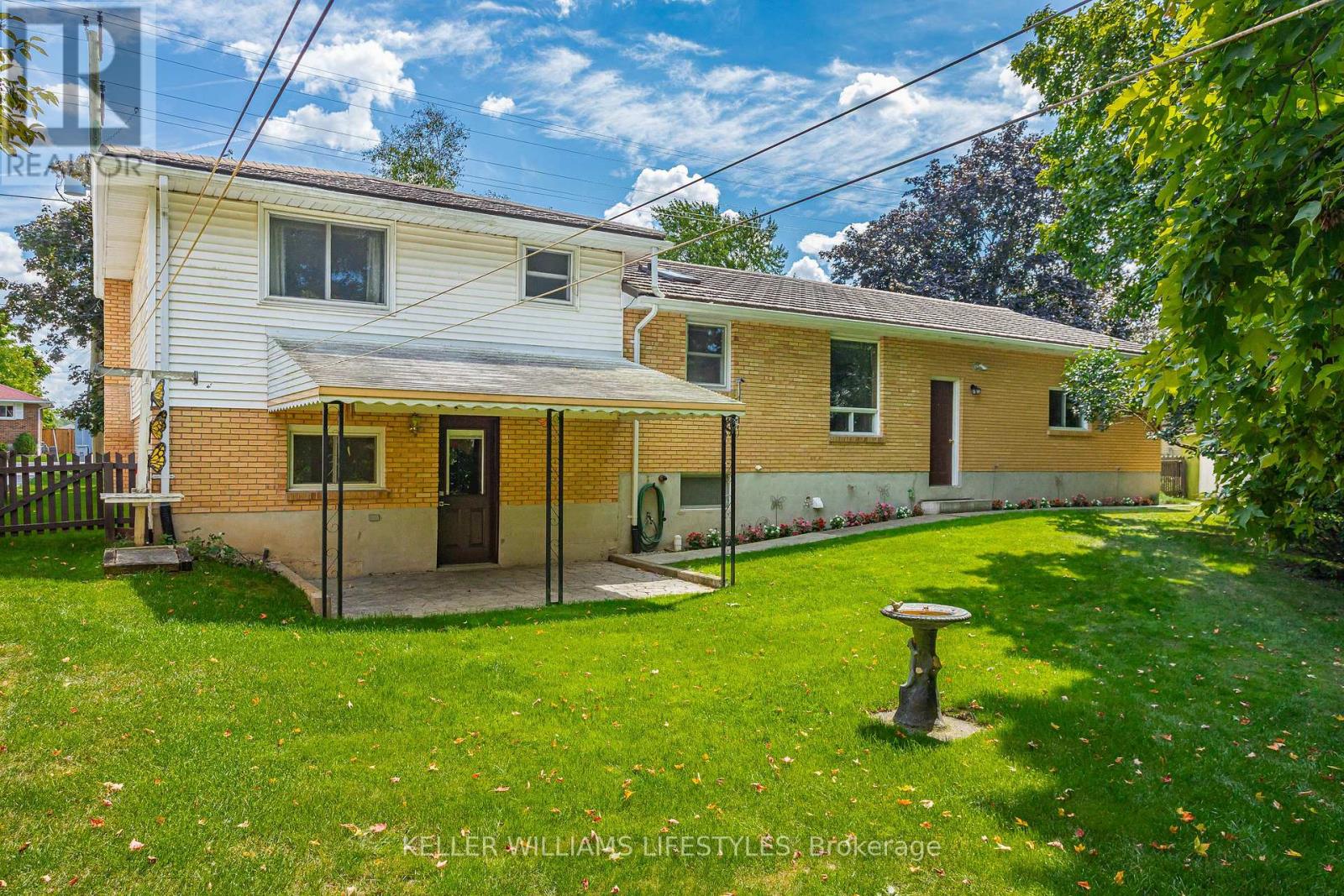 195 Queen Street, North Middlesex (Ailsa Craig), Ontario  N0M 1A0 - Photo 35 - X12384805