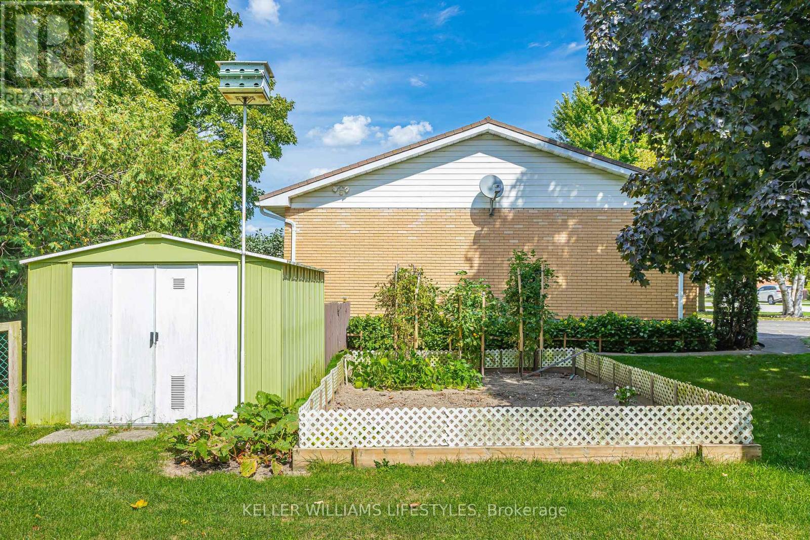 195 Queen Street, North Middlesex (Ailsa Craig), Ontario  N0M 1A0 - Photo 36 - X12384805