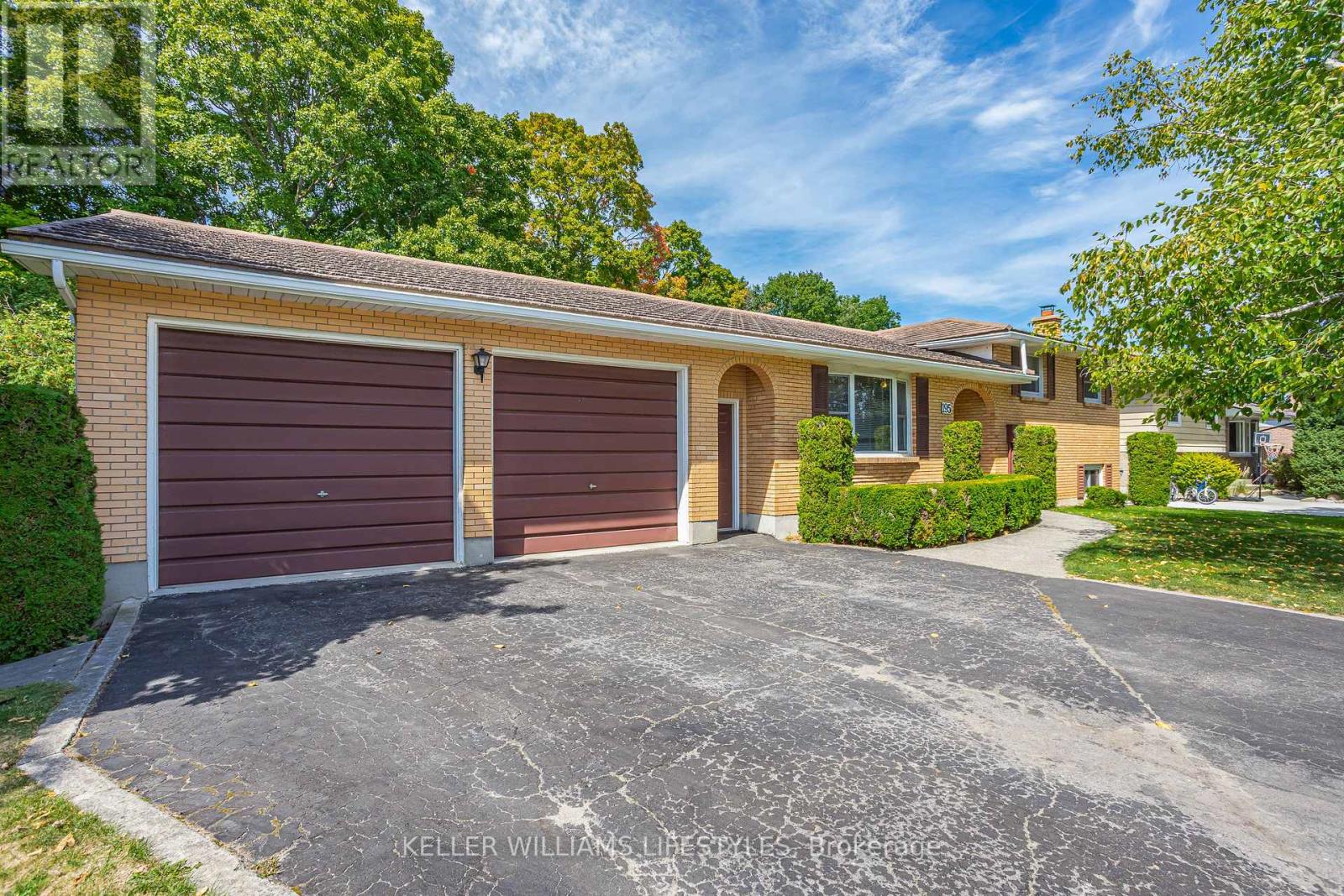 195 Queen Street, North Middlesex (Ailsa Craig), Ontario  N0M 1A0 - Photo 4 - X12384805