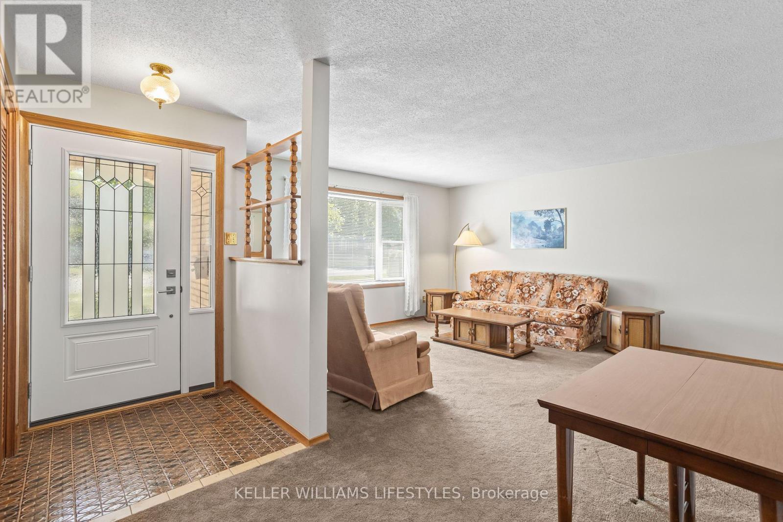 195 Queen Street, North Middlesex (Ailsa Craig), Ontario  N0M 1A0 - Photo 6 - X12384805