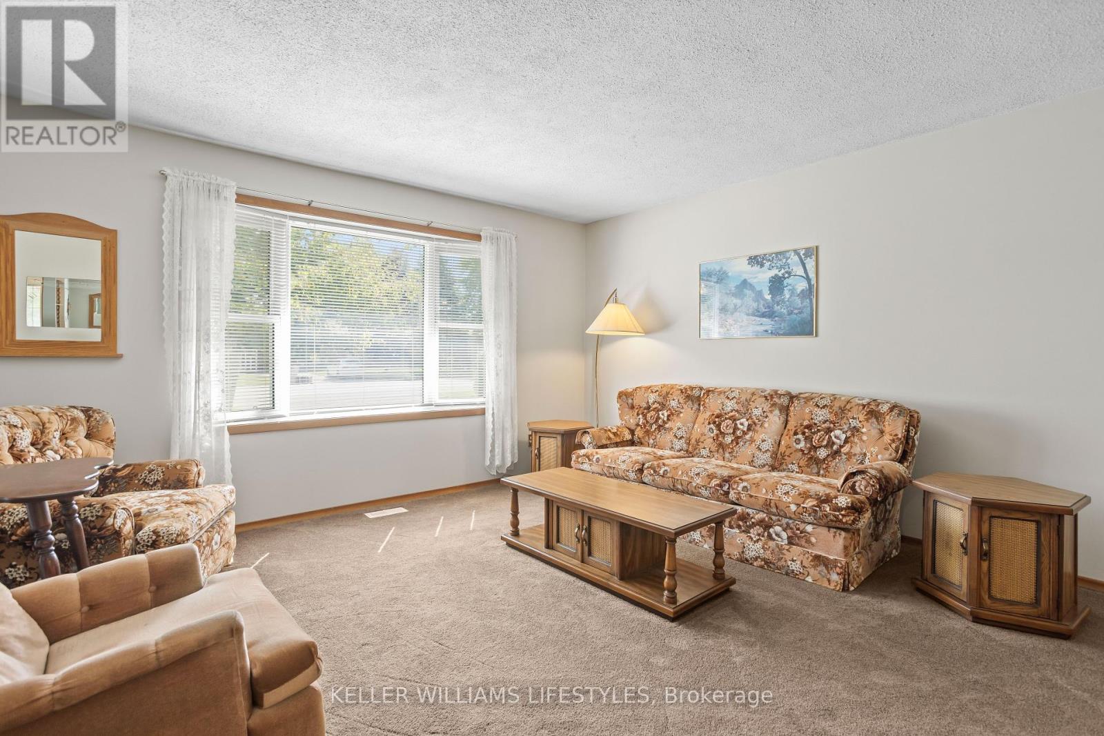 195 Queen Street, North Middlesex (Ailsa Craig), Ontario  N0M 1A0 - Photo 7 - X12384805